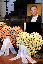Trauerkränze für Dr. Jannik Inselkammer in St.Michael (©Foto: Ingrid Grossmann)
